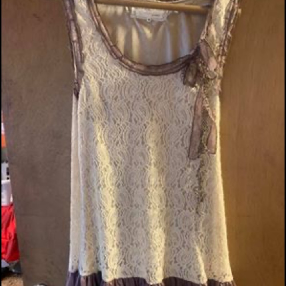 2-tone sleeveless lace dress